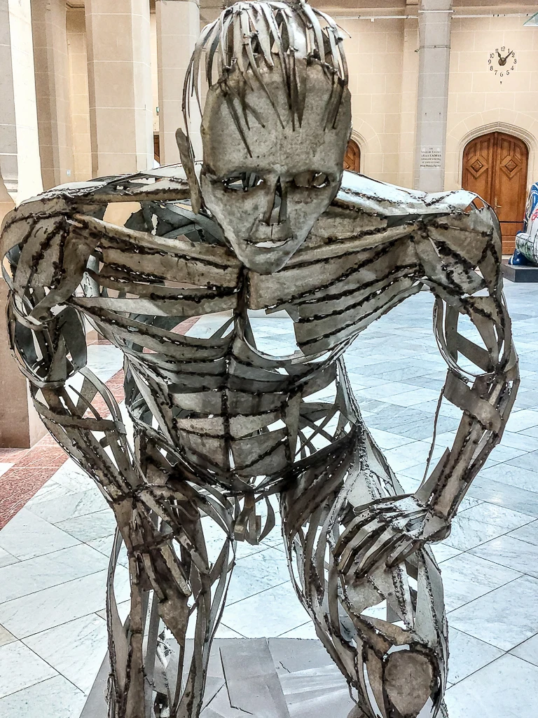 Sculpture du hall de l'Hôtel de Ville