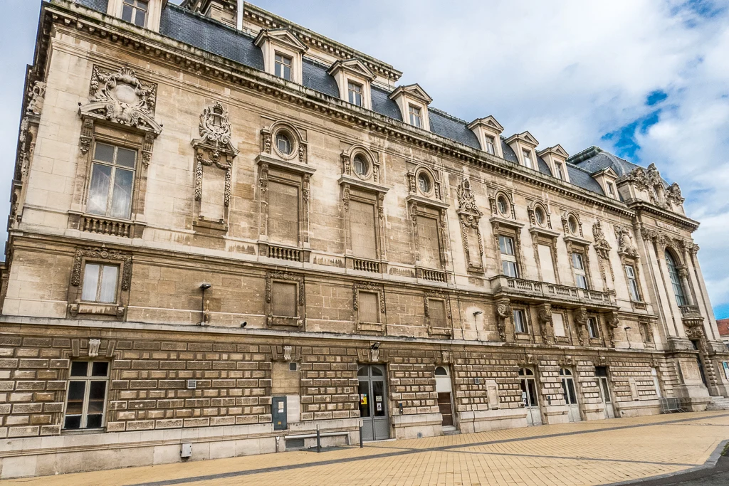 La façade sud du Théâtre de calais