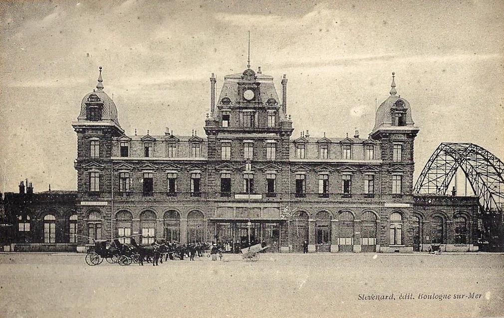 La façade arrière de la gare côté Calais-Nord