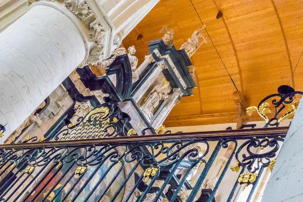 La voute de l'église Notre-Dame composée de bois