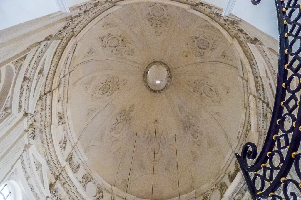 Le dôme de la chapelle mariale de Notre-Dame de Calais