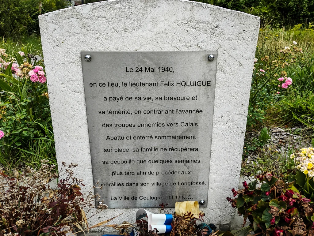 La stèle du défunt Félix Holuighe à Coulogne