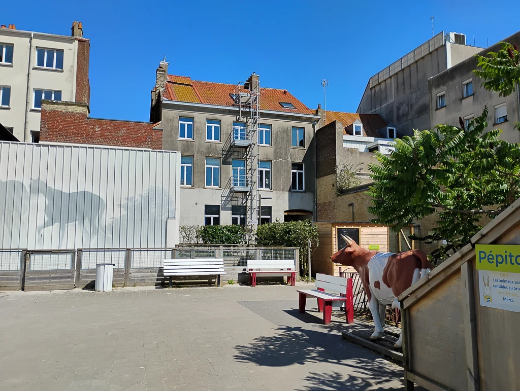 Le bâtiment administratif du journal Nord-Littoral en vue arrière