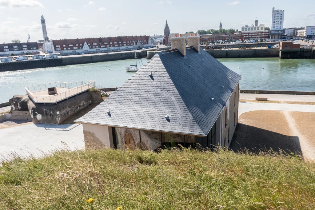 la vue du toit du Logis du Major et le bunker aménagé