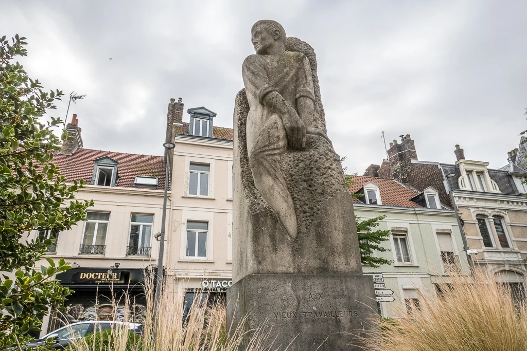 Une belle stèle, un beau monument