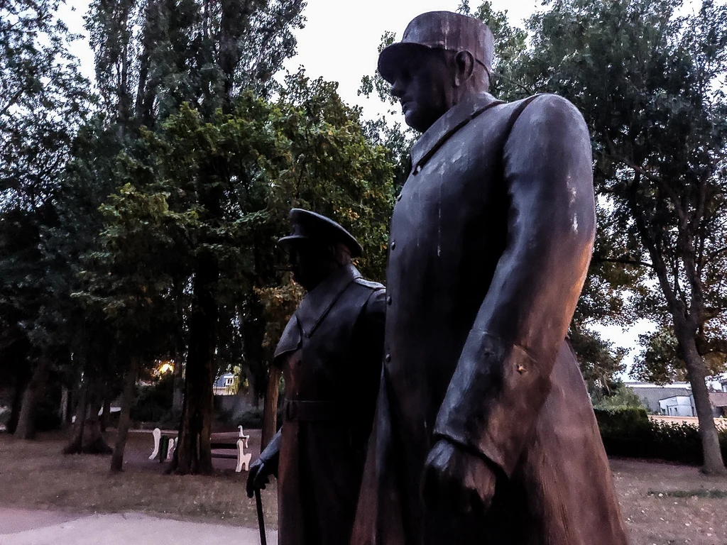 Churchill & De Gaulle cote à cote à Calais