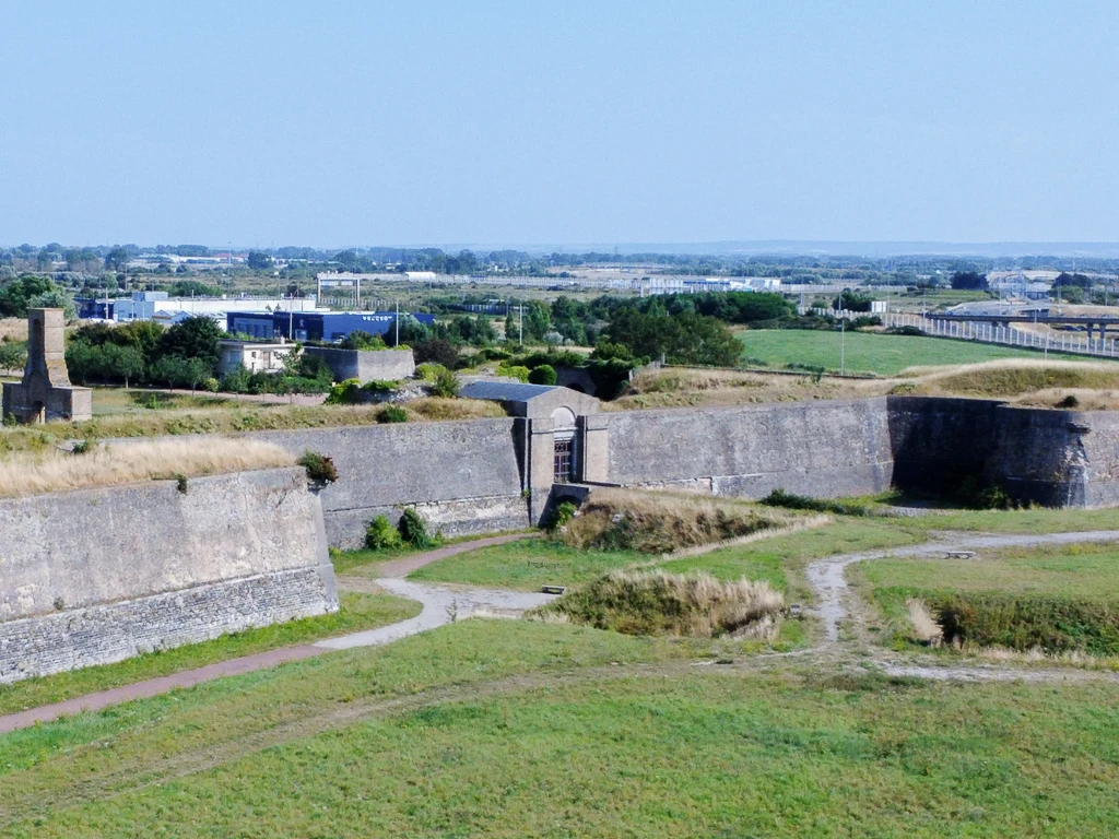 La partie orienté Boulogne du Fort Nieulay