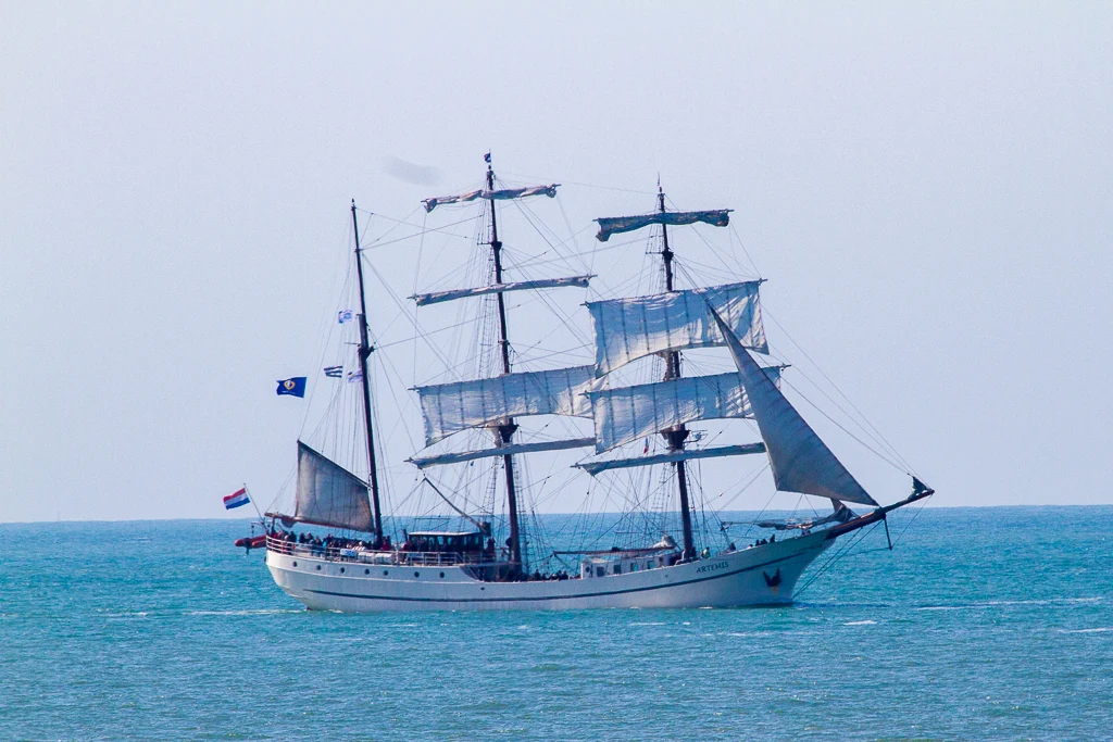 Le voilier ARTEMIS lors d'une précédente visite à Calais