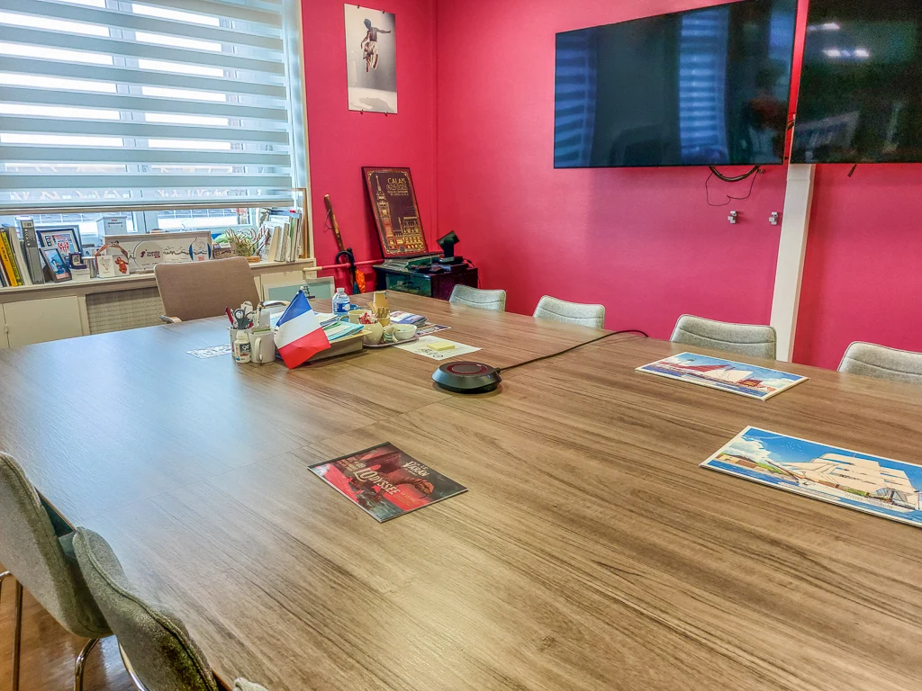 Le bureau de conférence municipale de Natacha Bouchart
