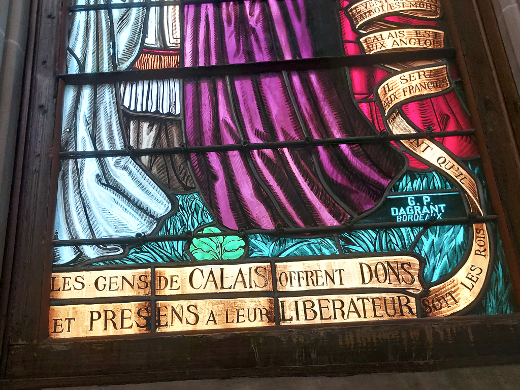 Les Calaisiens sur ce vitrail de l'Hôtel de Ville de Calais
