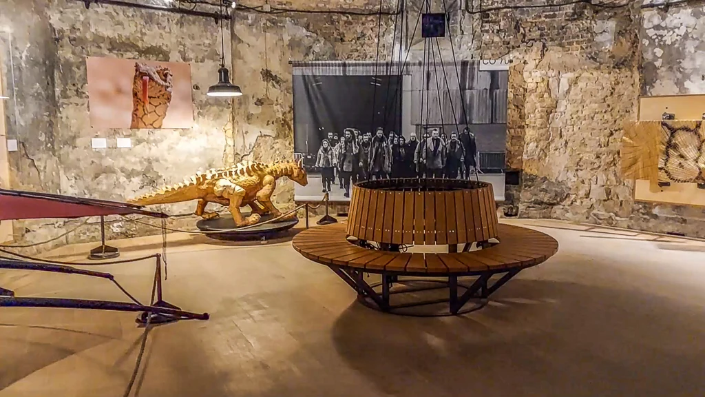 Le coeur de la Poudrière de Calais et l'exposition à François Delarozière