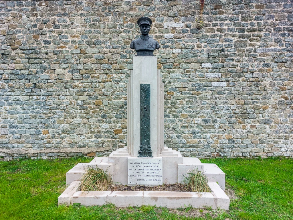 Le monument de Gilbert Brazy récemment rénové à Calais