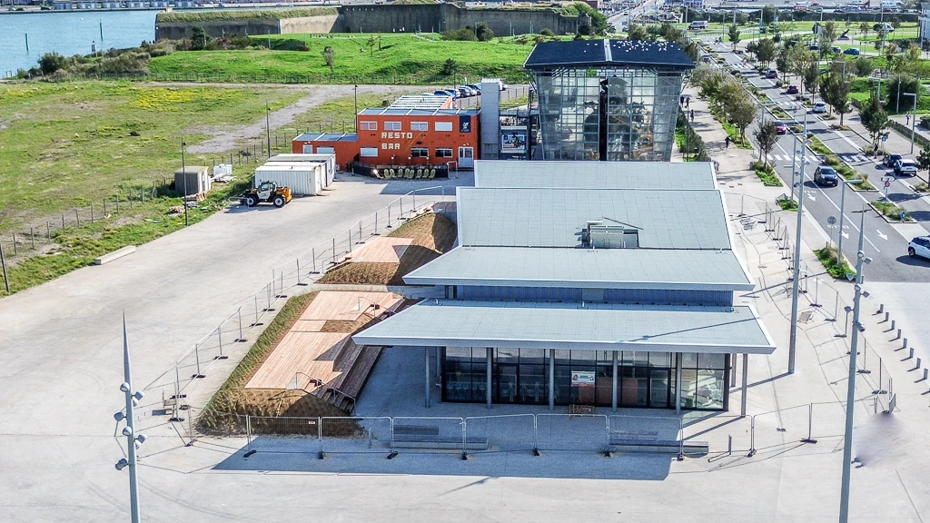La nouvelle Cité du Dragon en aval de la Nef du Dragon de Calais