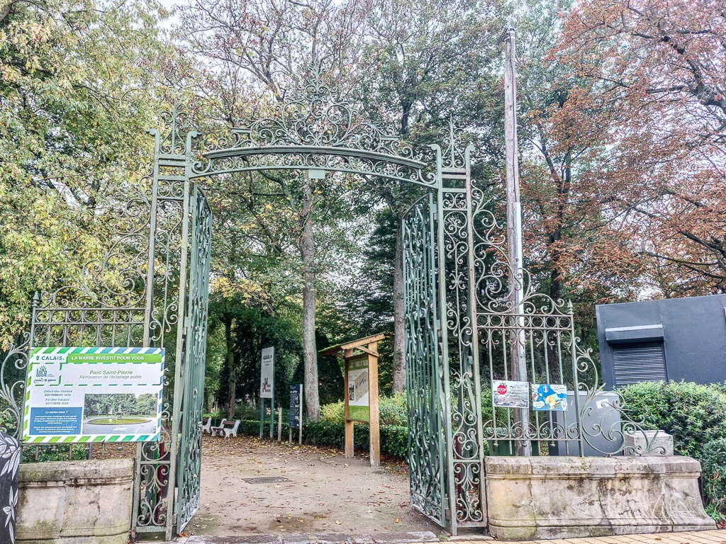 L'entrée principale du parc Saint-Pierre de Calais