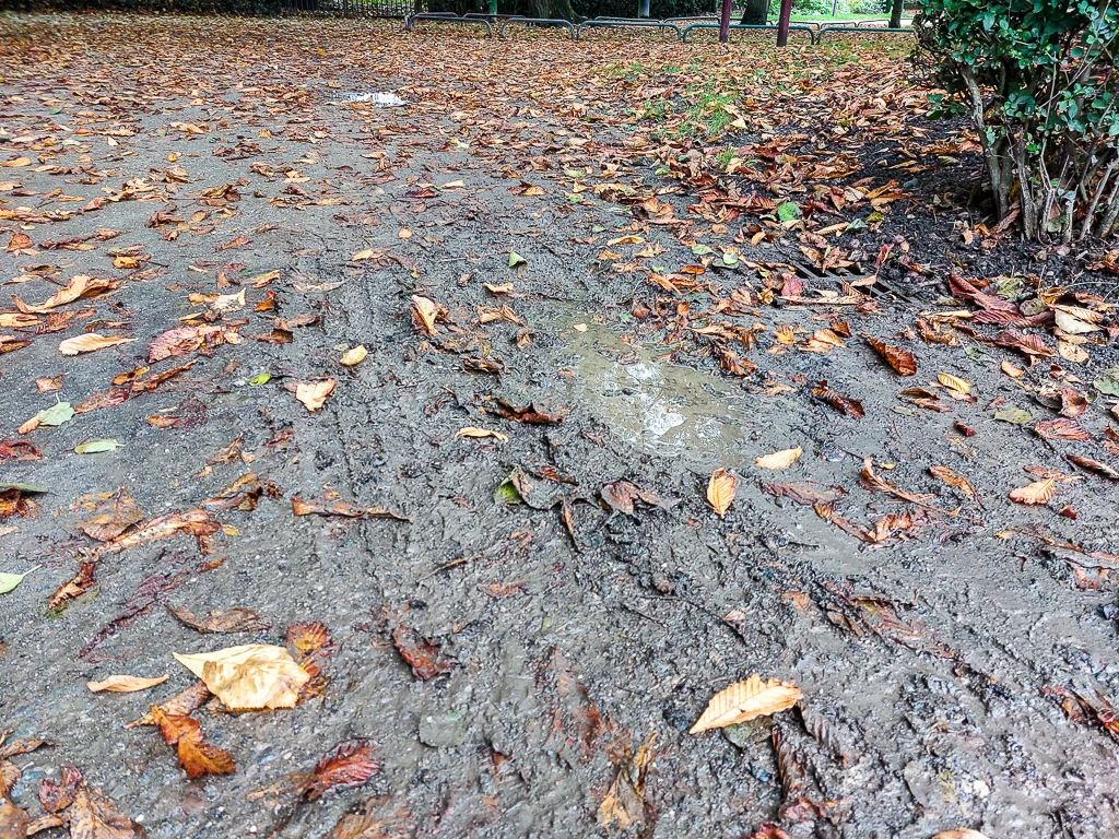 La bourbe au rendez-vous des allées du parc Saint-Pierre de Calais