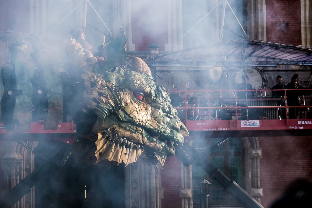 Le Dragon de Calais a l'air de furieux