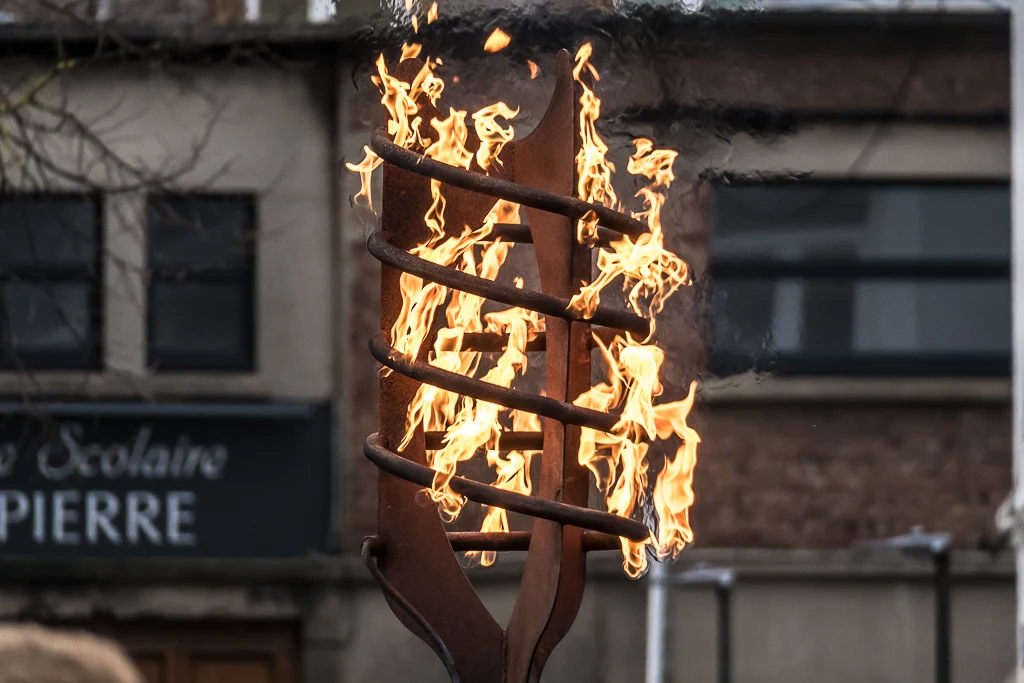 Le feu est de mise, place Crèvecoeur à Calais pour le Varan