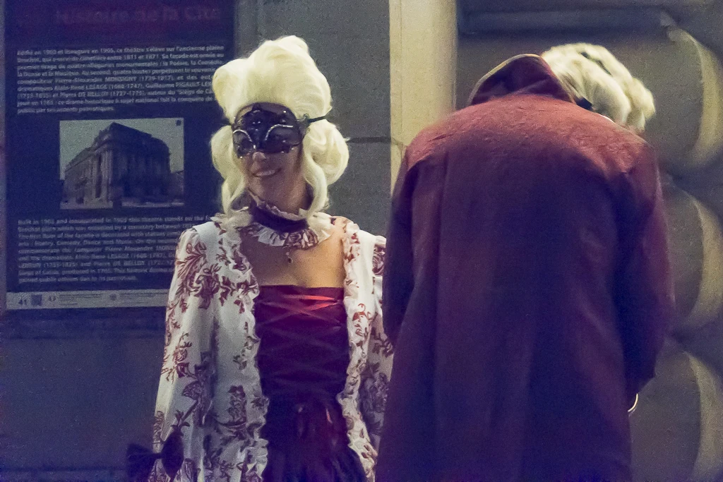 Halloween avec la perruque d'époque... attention !