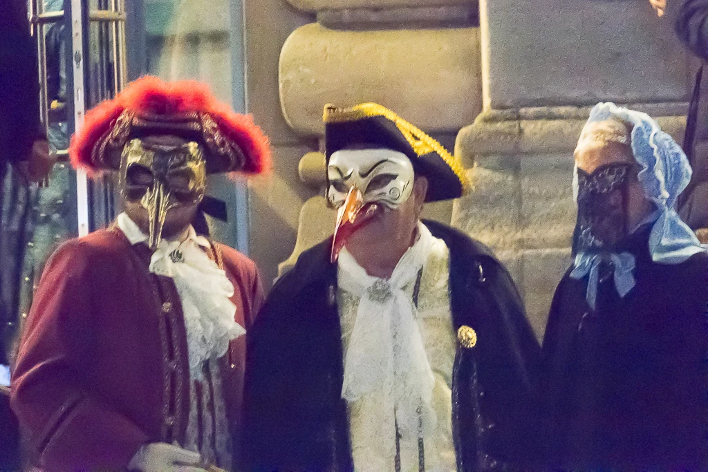 On ne nous reconnait pas derrière notre masque, ou presque !