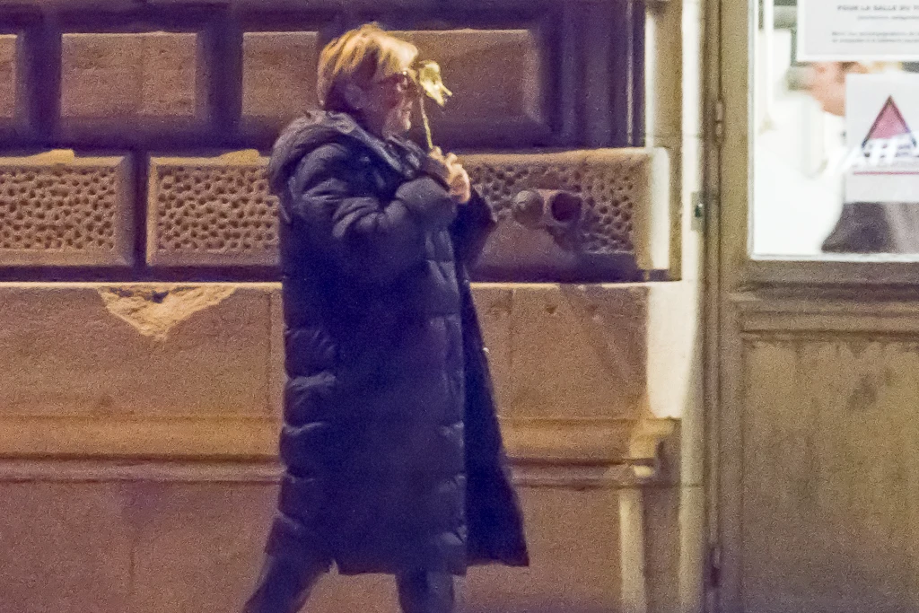 Arrivée de Natacha Bouchart par l'aile opposé du Grand Théâtre