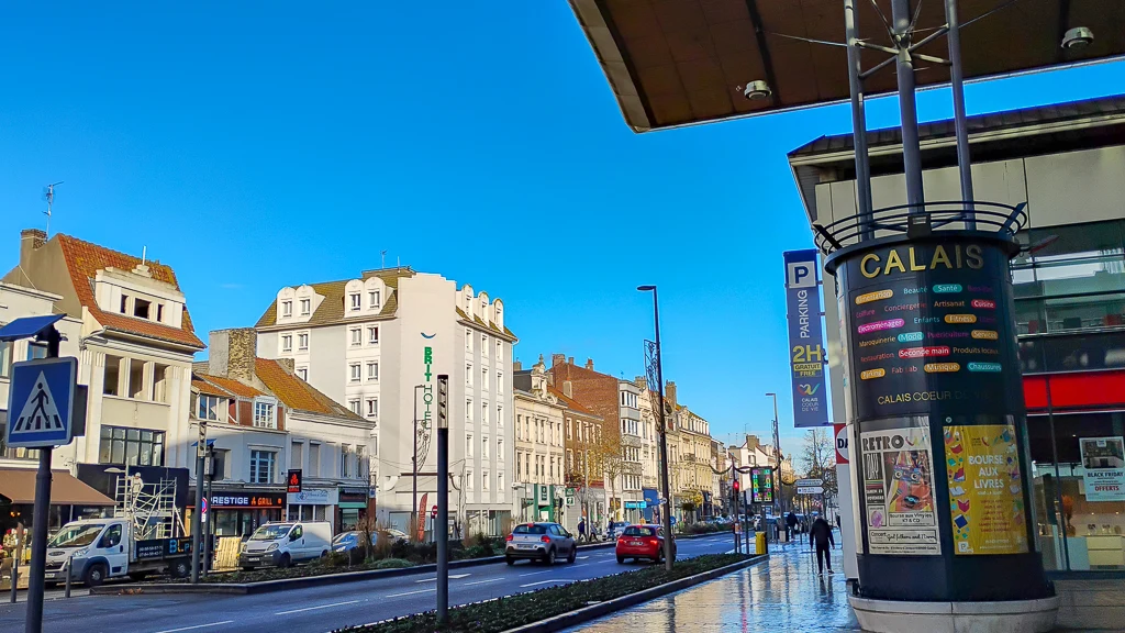 Le centre-ville de Calais déserté par le Varan