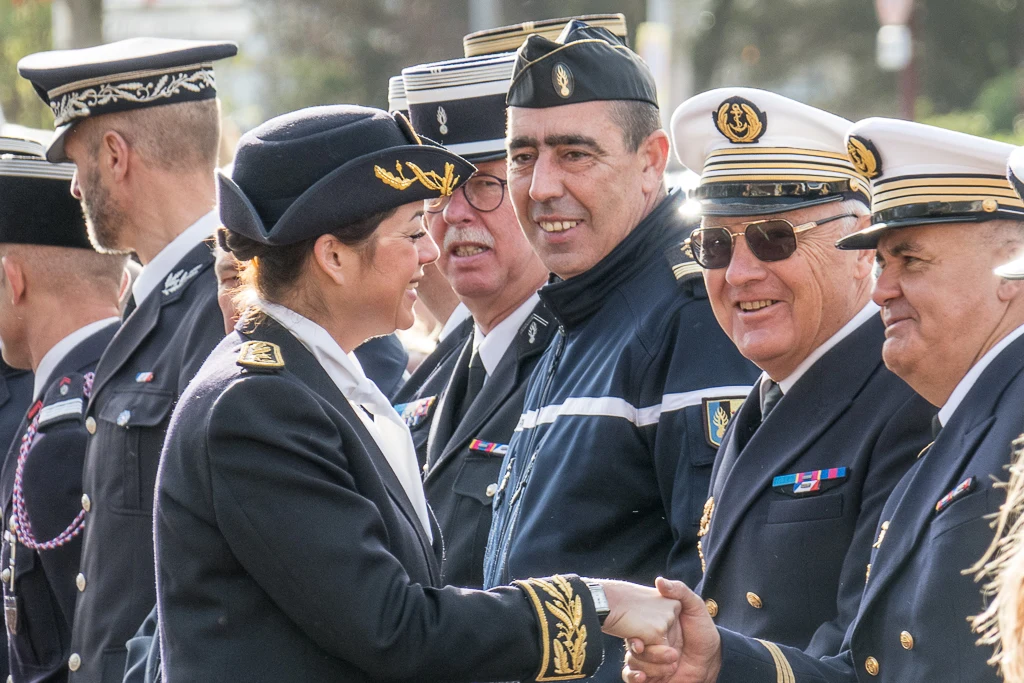 Salutations des différentes personnalités par la Préfète de Calais