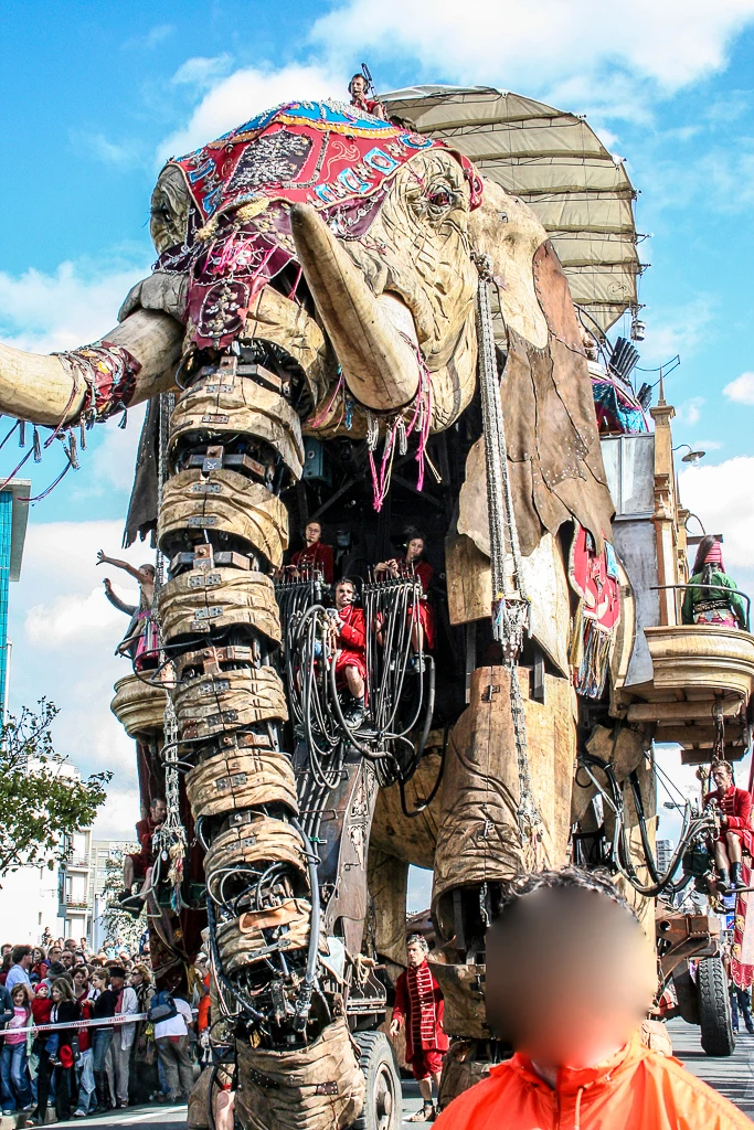 L'éléphant de la troupe Royal de Luxe en 2006 à Calais