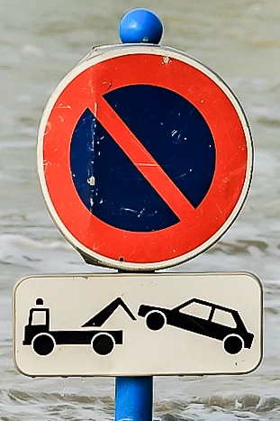 Enlèvement des voitures lors de l'Odyssée du Varan