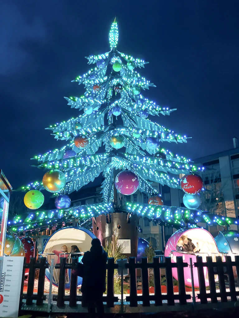 Un sapin de Noel à Calais peu ordinaire