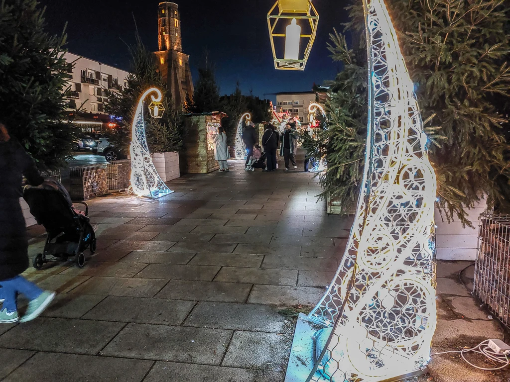 l'allée menant au Grand Carousel