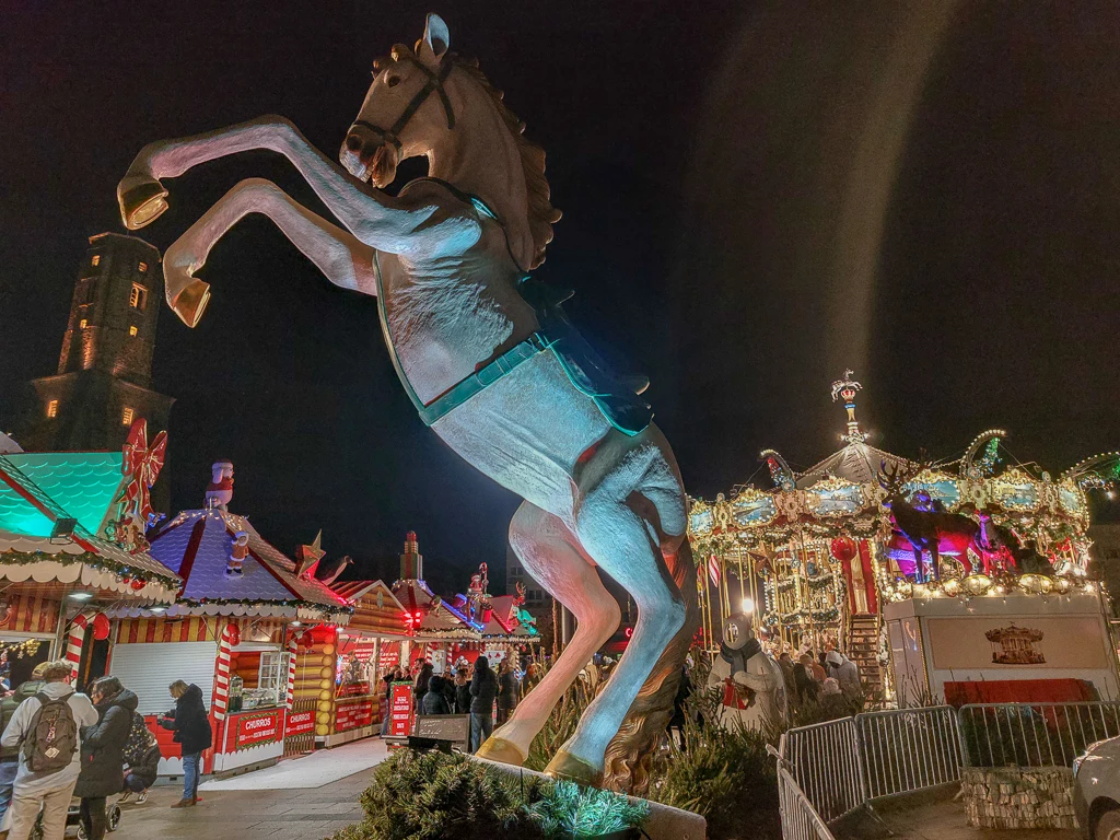 le cheval voulant monter sur la Tour du Guet