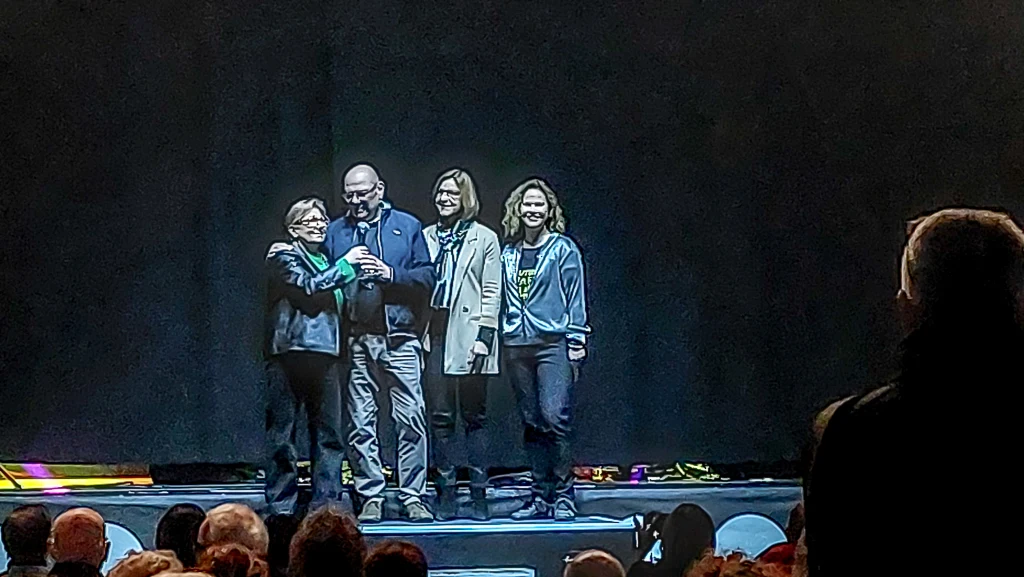 Pascal Pestre au micro, tendu par Natacha Bouchart