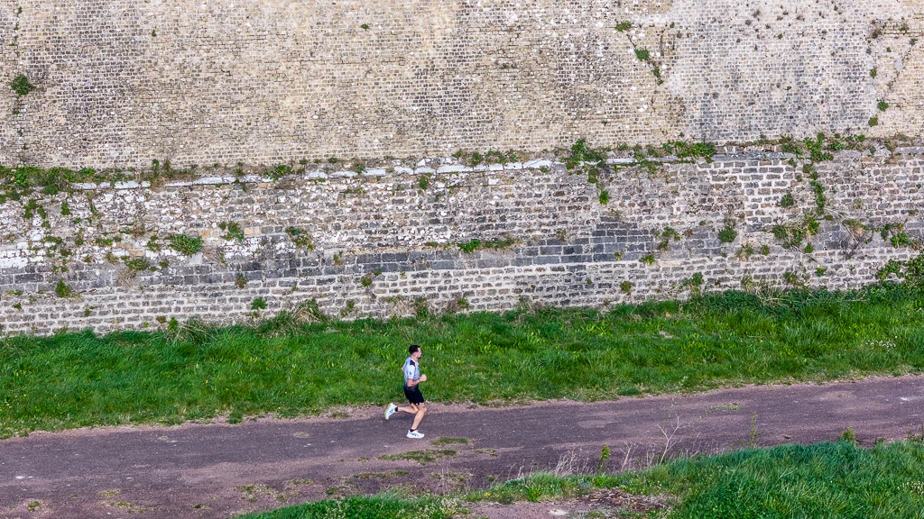 Au pied du rempart du Fort Nieulay de Calais