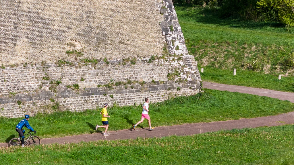 Au pied du rempart du Fort Nieulay de Calais