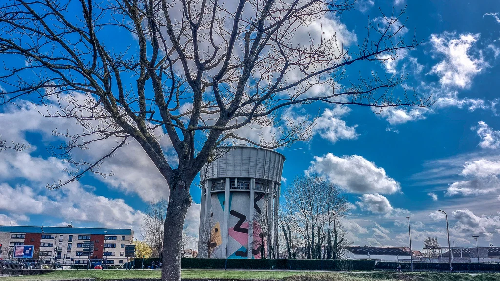 Le château d'eau de l'ancienne passerelle de Calais
