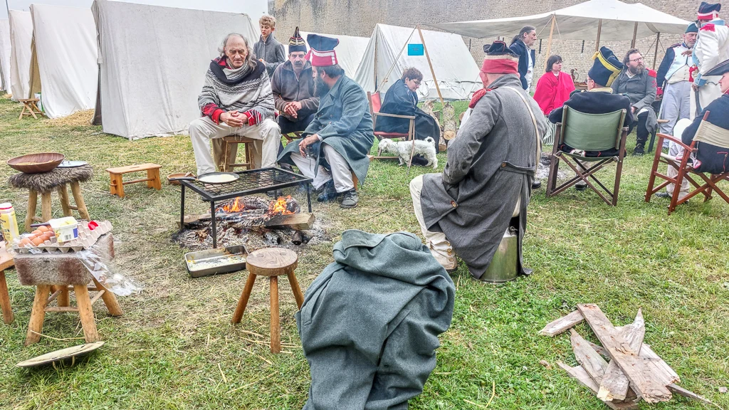 Le peu de survivants restés au campement