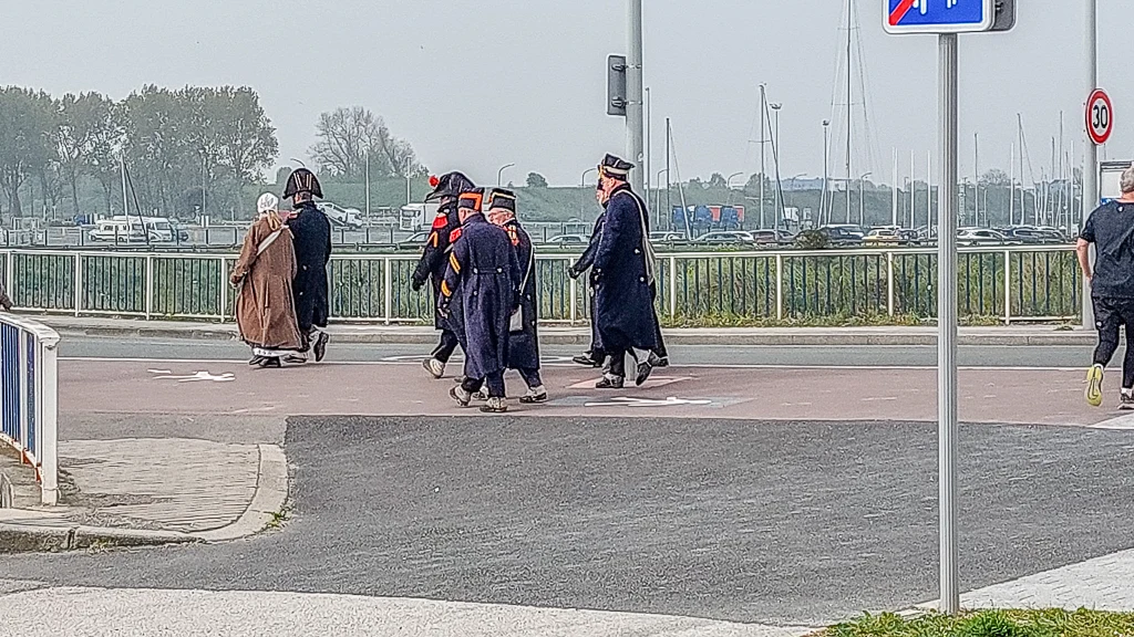 Mais revenez... Mais revenez, ce n'est pas déjà fini !