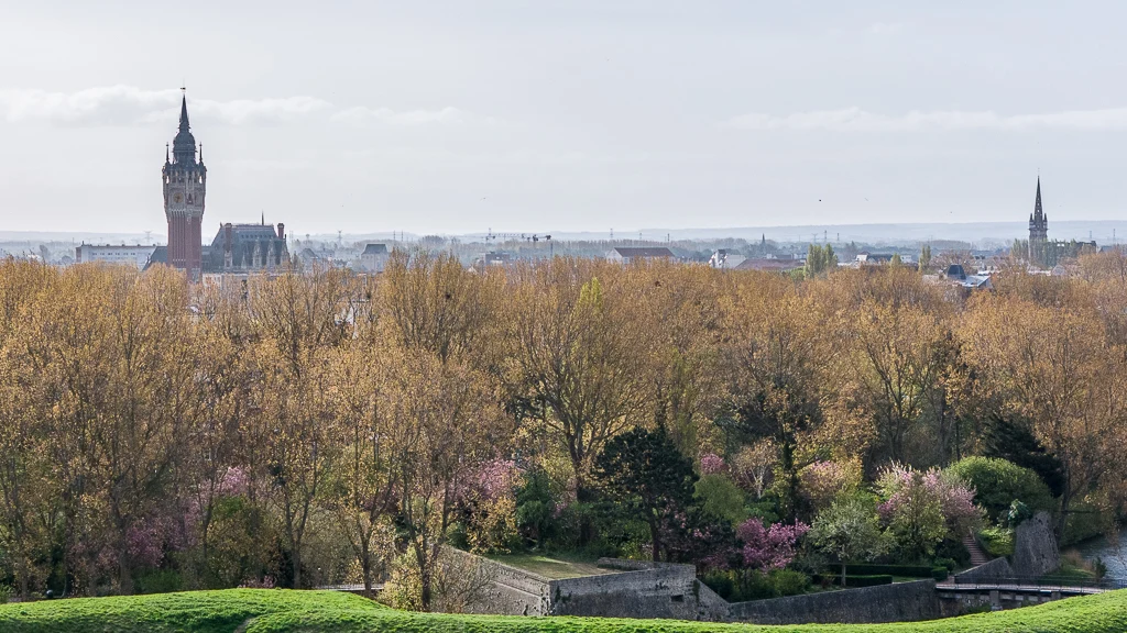 L'hôtel de ville de Calais vue depuis La Citadelle