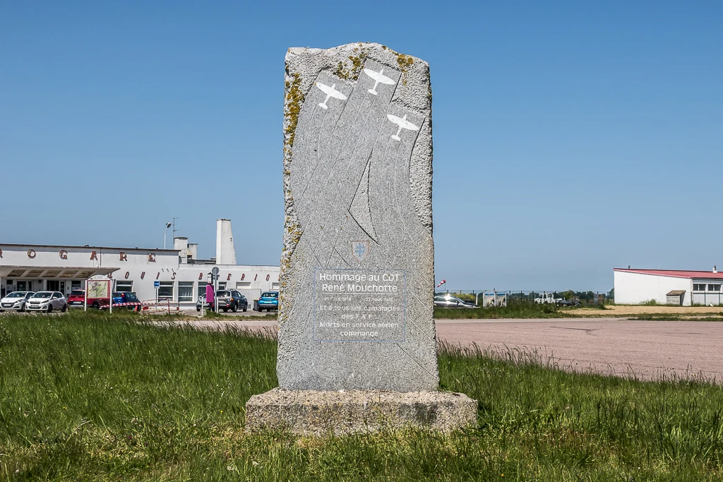 Stèle en hommage au Commandant René Mouchotte