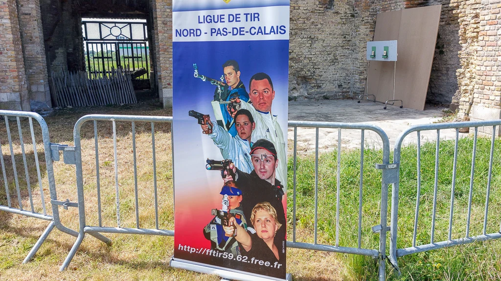 Le stand de la Ligue de Tir Nord Pas-de-Calais à Animation Sport Nature au Fort-Nieulay