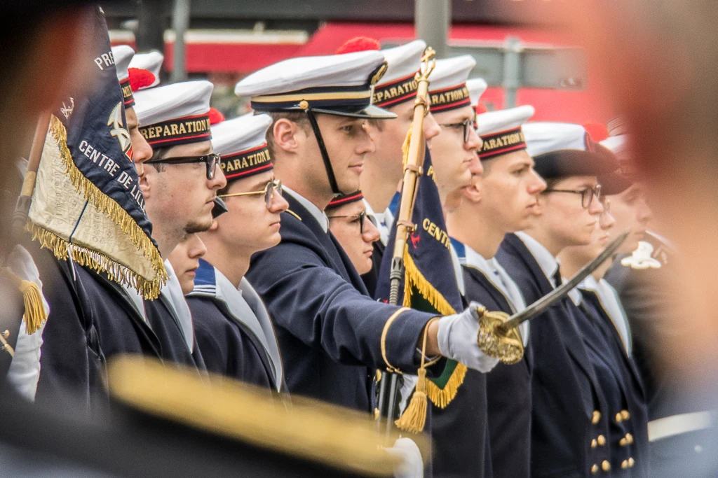 Sabre au clair pour la levée des couleurs