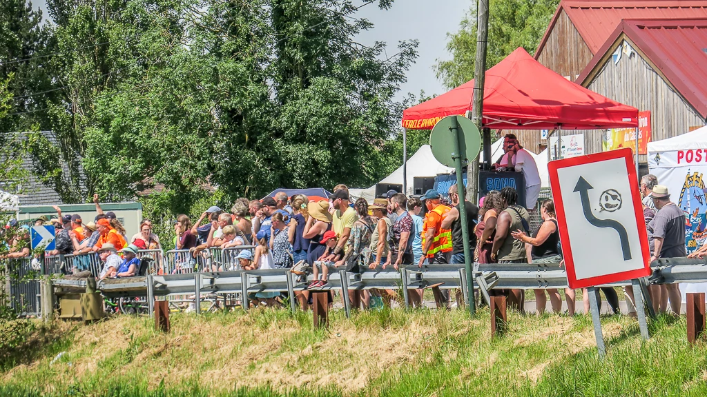 Le public près du Cercle de l'Aviron du Calaisis Le public près du Cercle de l'Aviron du Calaisis