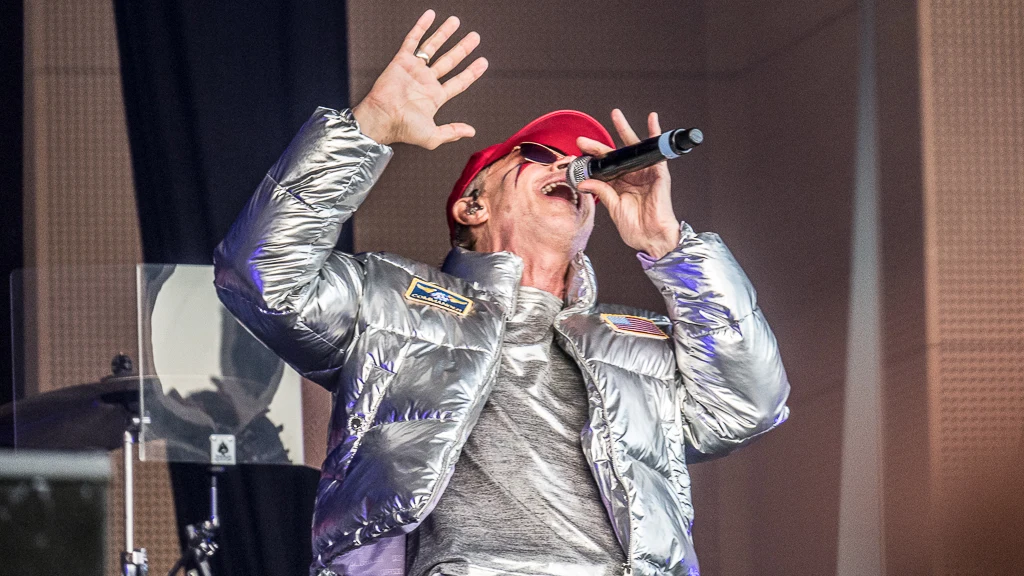Le chanteur en plein chant