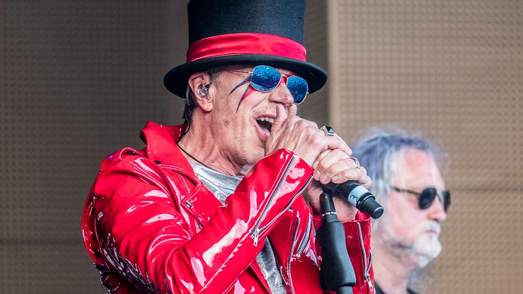 Non ce ne peut pas être David Bowie en personne