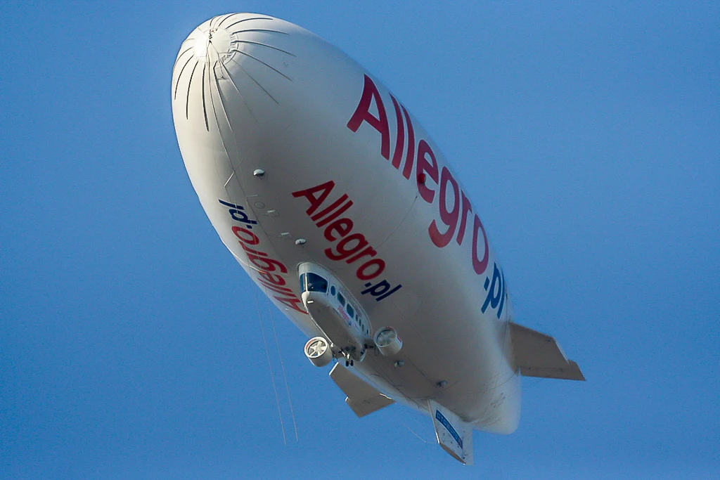 Un ballon dirigeable publicitaire pris en 2012