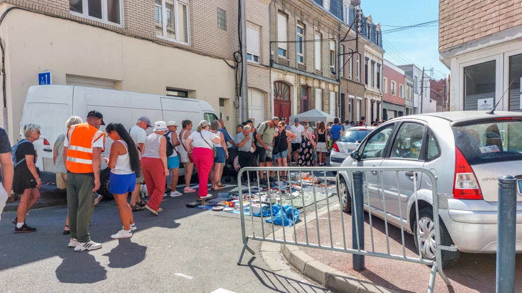 Cela bouchonne rue du Vauxhall lors de la braderie 2026