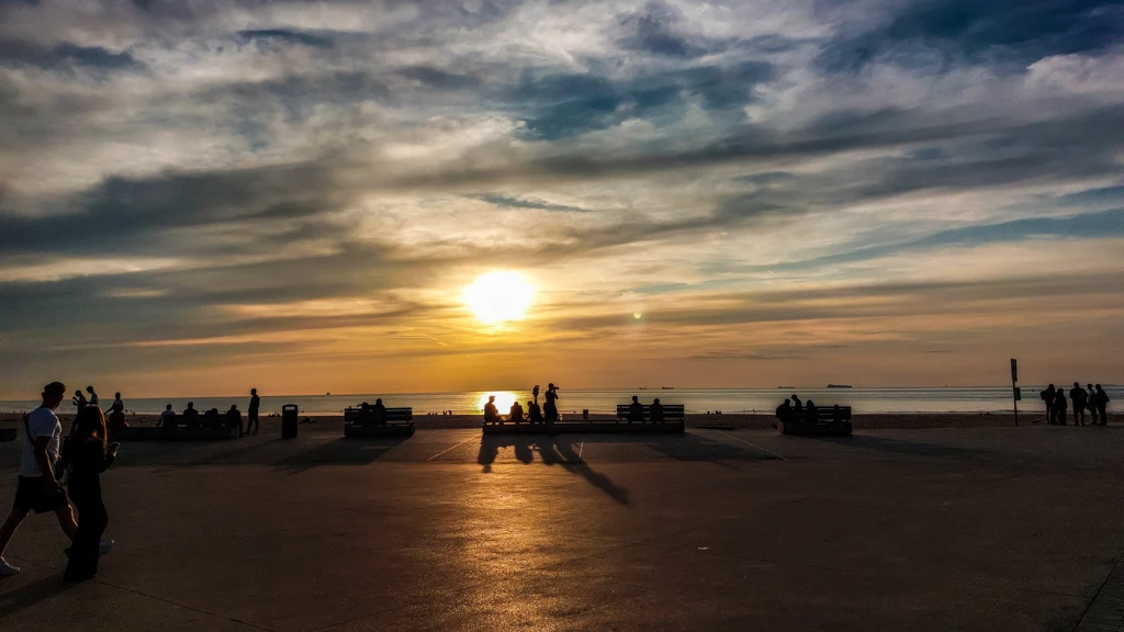 coucher de soleil sur la plage de Calais