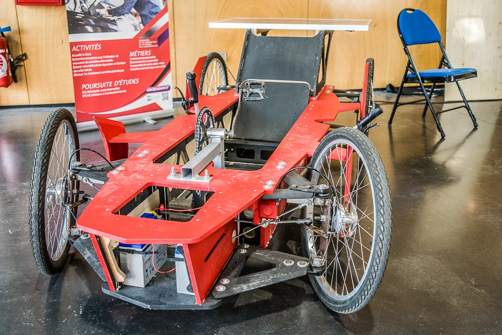 Un véhicule à pédales à assistance électrique