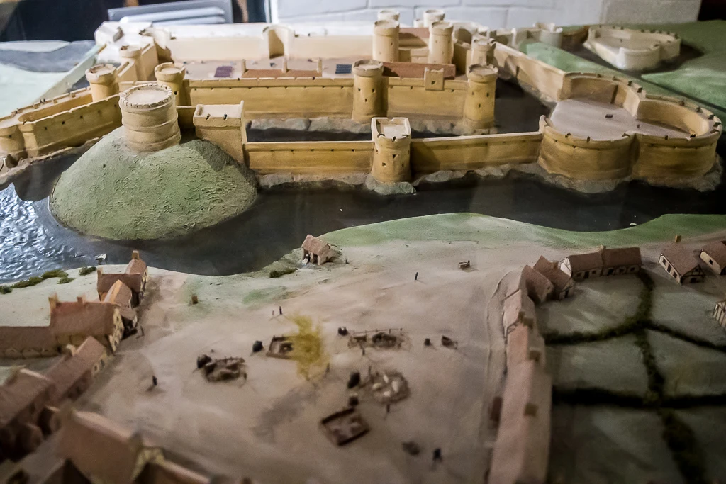 Une maquette de la forteresse de Guînes