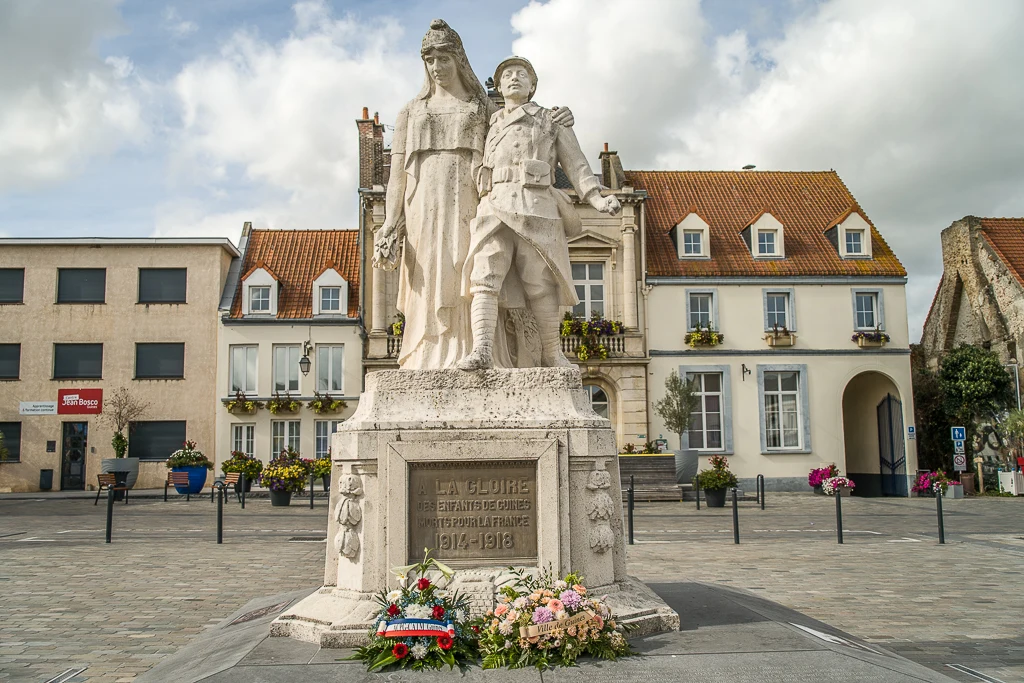 Le monument aux morts de la ville de Guînes